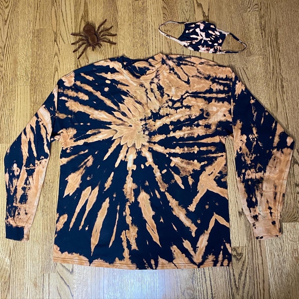 Tie dye longsleeve w/ mask